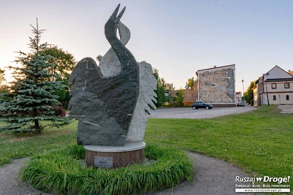 Rzeźba ptaki nad Jeziorem Magistrackim w Mrągowie