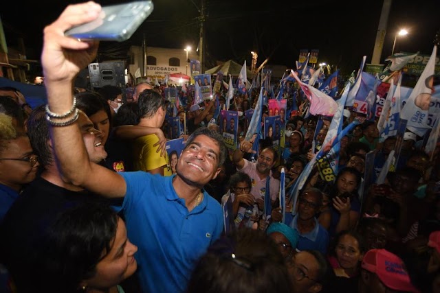  ACM Neto realiza grande caminhada no bairro de Itinga, em Lauro de Freitas