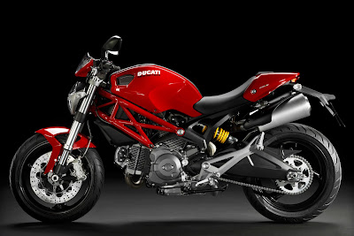 Ducati_Monster_696_2011_1620x1080_Side_04