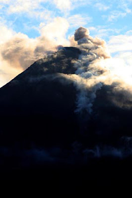 Ruang Info | status Gunung Merapi dinaikkan menjadi awas