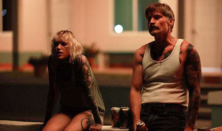 Maika Monroe e Nikolaj Coster-Waldau como Case e Bob no filme 'God Is a Bullet'