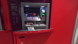 [Video]  An Absa ATM in Oudtshborn, a town in the Klein Karoo area in the Western Cape spewed R10,R20, R100 and R200 notes on the evening of 19 July 2022.