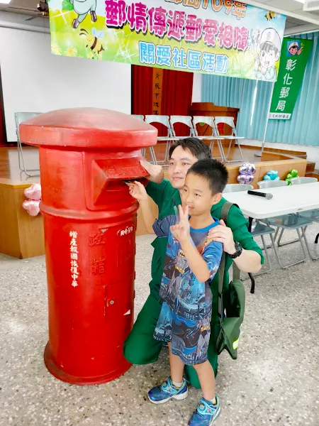 彰化郵局慶祝教師節活動 學子手寫明信片謝師恩