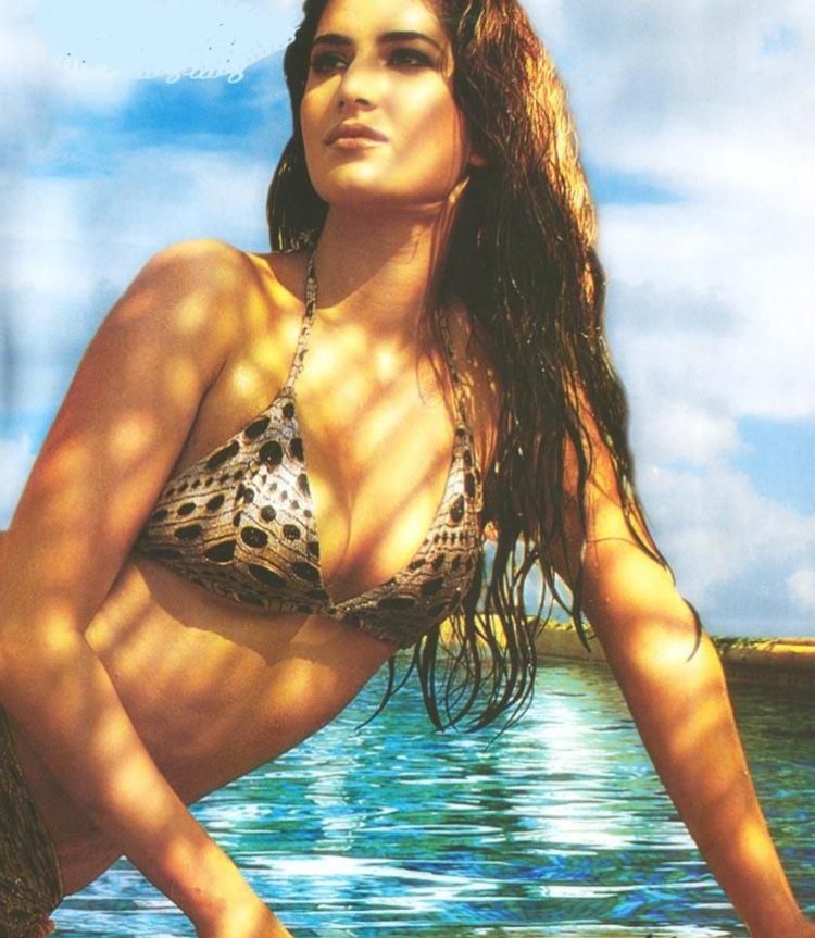 wallpaper katrina kaif in bikini. Faltu Hindi Movie Wallpapers