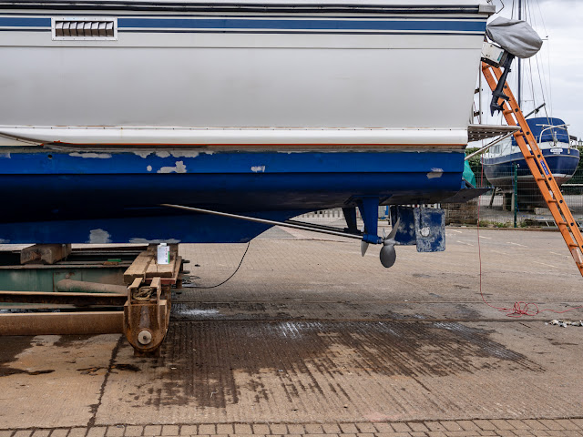 Photo taken while antifouling shows relative positions of props, rudders and keel