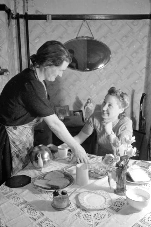 The Butterfly Balcony - Picture Posts - A Girl Joins Up - Women in Wartime The Butterfly Balcony - Picture Posts - A Girl Joins Up - Women in Wartime