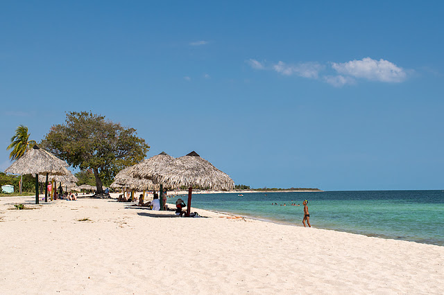 La plage de Playa Ancon (Cuba)