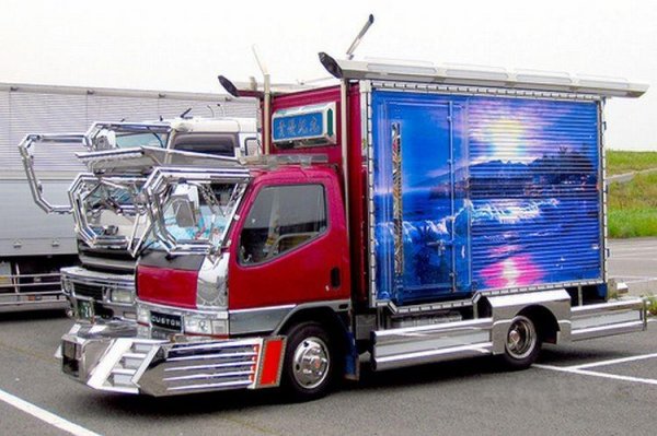 Truck tuning in Japan