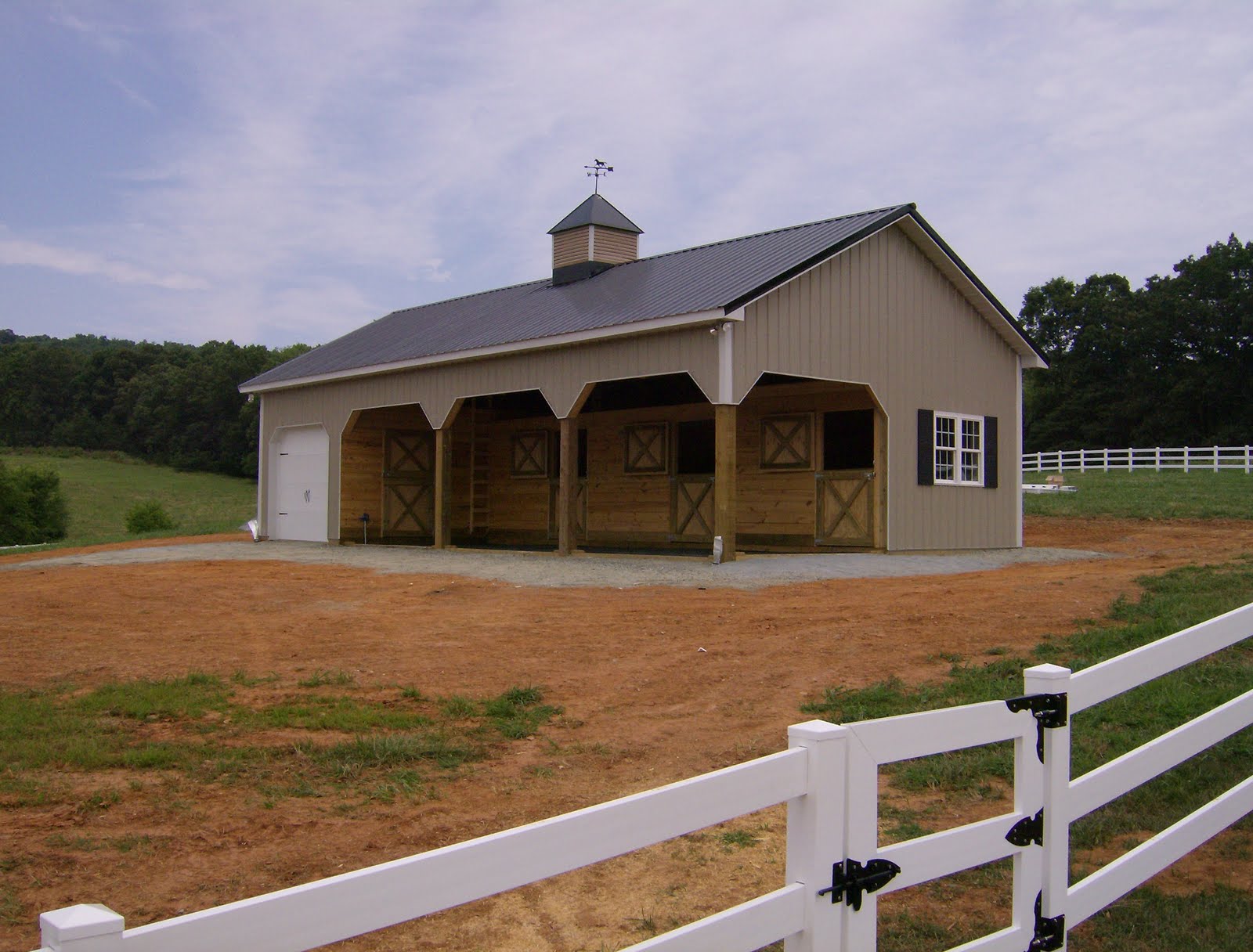 Larry Chattin & Sons: Horse Barns