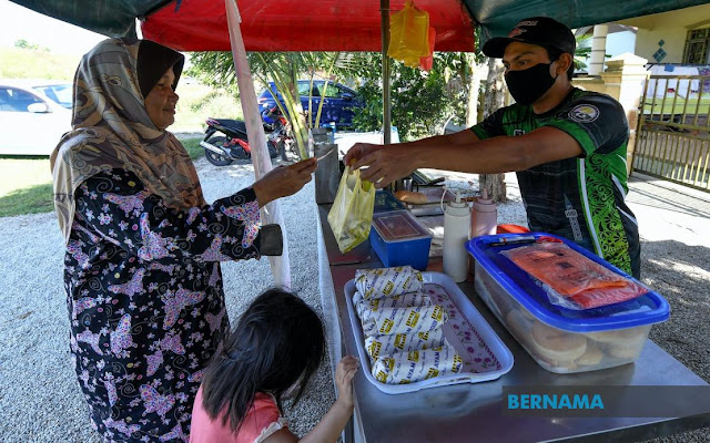 TERKINI!!! Terengganu larang makan minum di premis dalam tempoh PKPB. Kerajaan negeri Terengganu tidak membenarkan orang ramai makan dan minum di premis makanan termasuk restoran, medan selera dan kios dalam tempoh Perintah Kawalan Pergerakan Bersyarat (PKPB), berkuatkuasa hari ini.