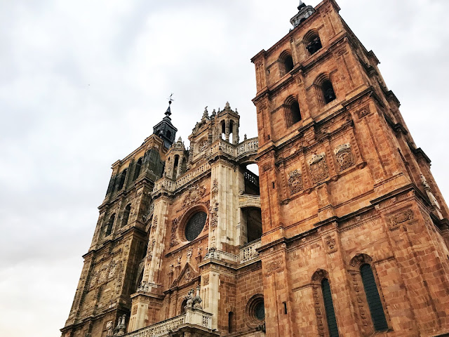 Fachada barroca de la catedral de Astorga