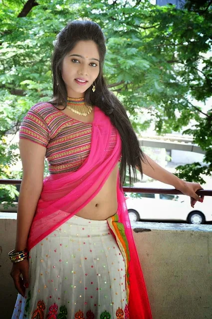 Model Mithraw Sexy Navel Photos In Saree