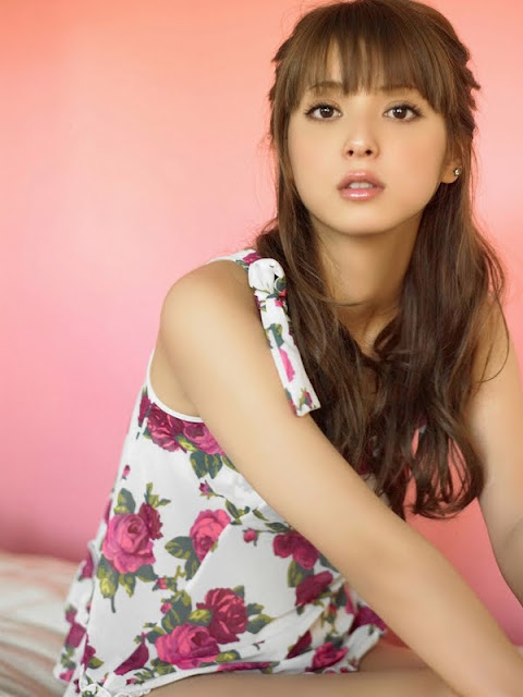 http://bambang-gene.blogspot.com/2011/09/nozomi-sasaki-siap-untuk-blee-18-foto.html