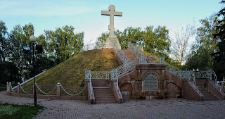 Полтава. Вул. Шведська Могила. Братська могила загиблих російських воїнів на полі Полтавської битви