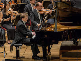 Stefan Lindgren and the Royal Stockholm Philharmonic Orchestra - photo Jan-Olave Wedin