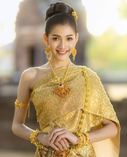 Wachira Somboonkan – Beautiful Ladyboy in Thai Traditional Dress Instagram