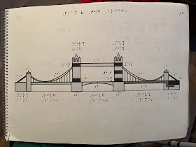 Pagina in boek met reliëftekening van de Tower Bridge en brailleletters