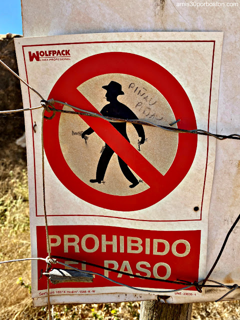 Cartel Prohibido el Paso del Cortijo del Fraile en Níjar, Almería