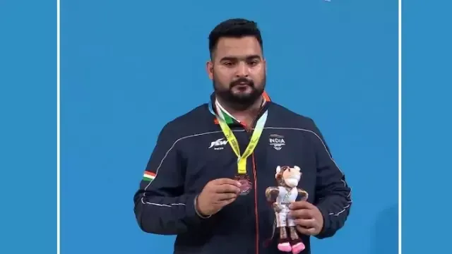 cwg-2022-weightlifter-lovepreet-singh-wins-bronze-medal-at-birmingham-commonwealth-games