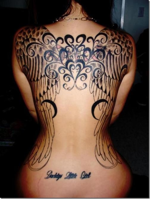 envotant_les_ailes_de_lange_de_tatouage