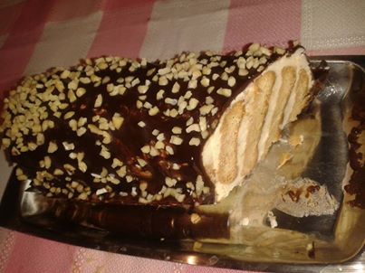 Tarta helada de galletas, nata y chocolate