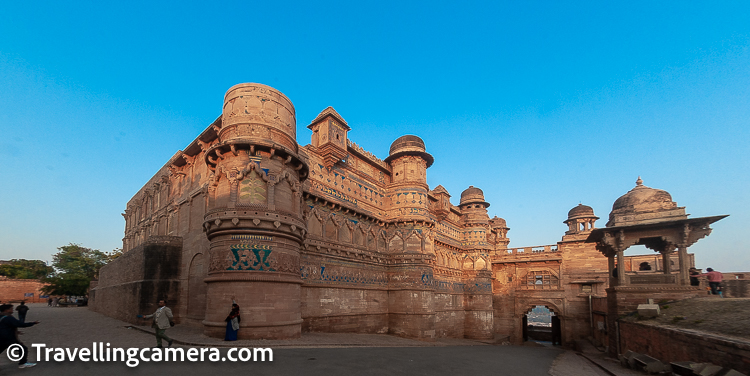 Gwalior Fort is an impressive historic fort located in the city of Gwalior, Madhya Pradesh. The fort is one of the largest and most significant forts in India and is a must-visit destination for anyone interested in history and architecture.