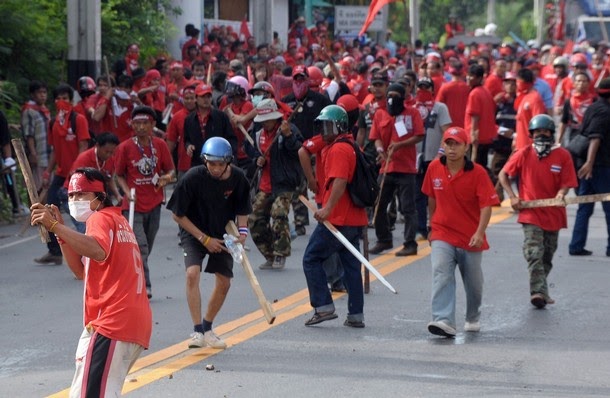 Gambar rusuhan Baju Warna Merah di Thailand KAMIKAZE Gambar rusuhan Baju Warna Merah di Thailand KAMIKAZE
