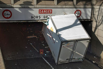 blocked traffic or 640 23 Terowongan Maut di Kota Paris Perancis