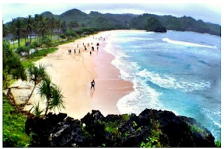 Pantai Srau, Pantai Yang Tak Boleh Kamu Lewatkan di Pacitan