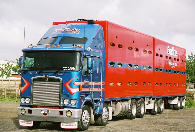  Gambar  Foto Mobil Truk  Gandeng  Terbaru Unik Keren 2021