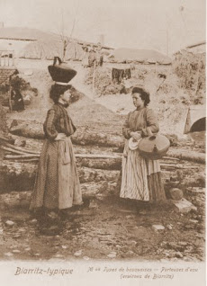 pays basque autrefois fontaine femmes