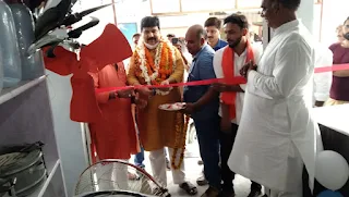 #JaunpurLive : सहारा इलेक्ट्रॉनिक शॉप का मंत्री ने फीता काटकर किया उद्धघाटन