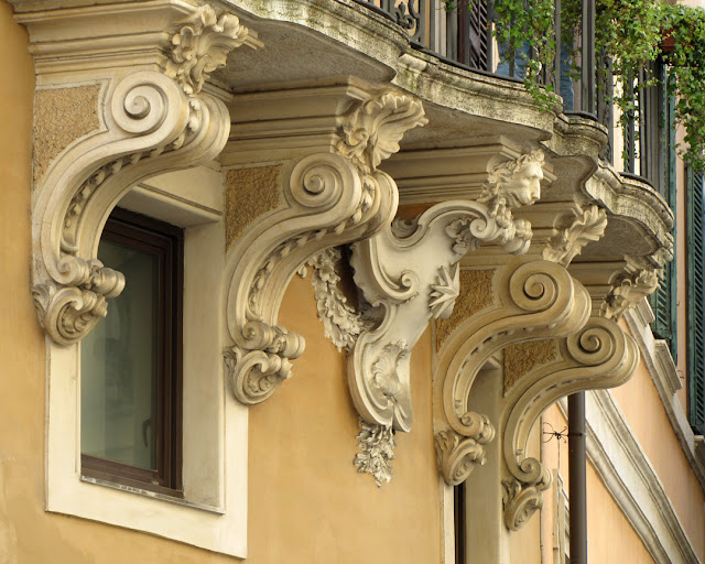 Balcony, Piazza di Monte Citorio, Rome