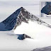 Kim tự tháp bí ẩn nổi lên ở Nam Cực