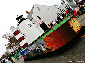 Carrozas en el Desfile de Acción de Gracias en Plymouth