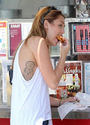 Miley Cyrus: Hot Dogs y Bowling!. . NEVER TO BE A STAR