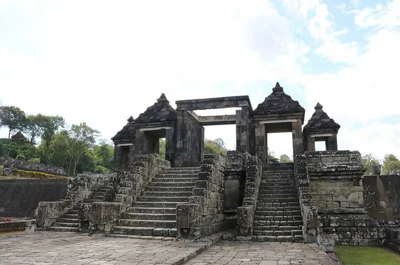 Fasilitas Wisata Istana Ratu Boko Jogja