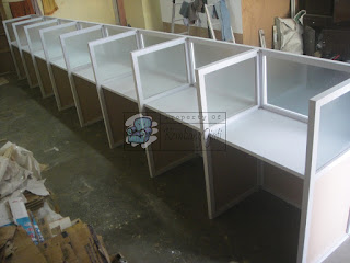 Meja Sekat Kaca Cubicle Workstation For 8 Person  Furniture Kantor Semarang