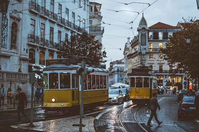 Lisbona e i tram gialli della città