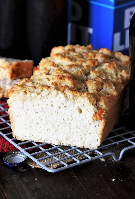  yous tin brand your ain beer staff of life at dwelling  How to Make Beer Bread: three Simple Ingredients + a Beer