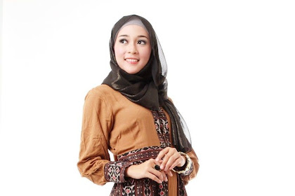 25+ Inspirasi Keren Desain Baju Batik Modern Wanita Muslim