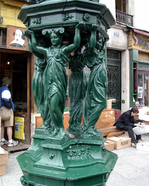 Fontaine Wallace, Wallace fountain, Shakespeare and Company, Rue de la Bûcherie, Quartier de la Sorbonne, 5th arrondissement, Paris