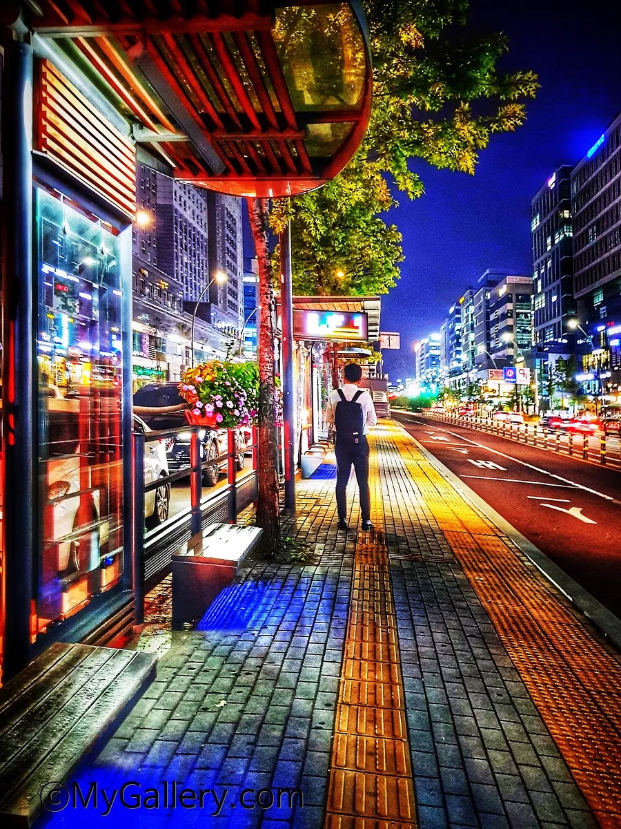 Seoul-Night-street-view