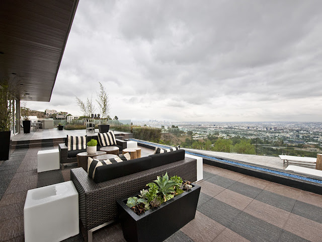 Picture of the city view from the terrace of modern Hollywood guest house