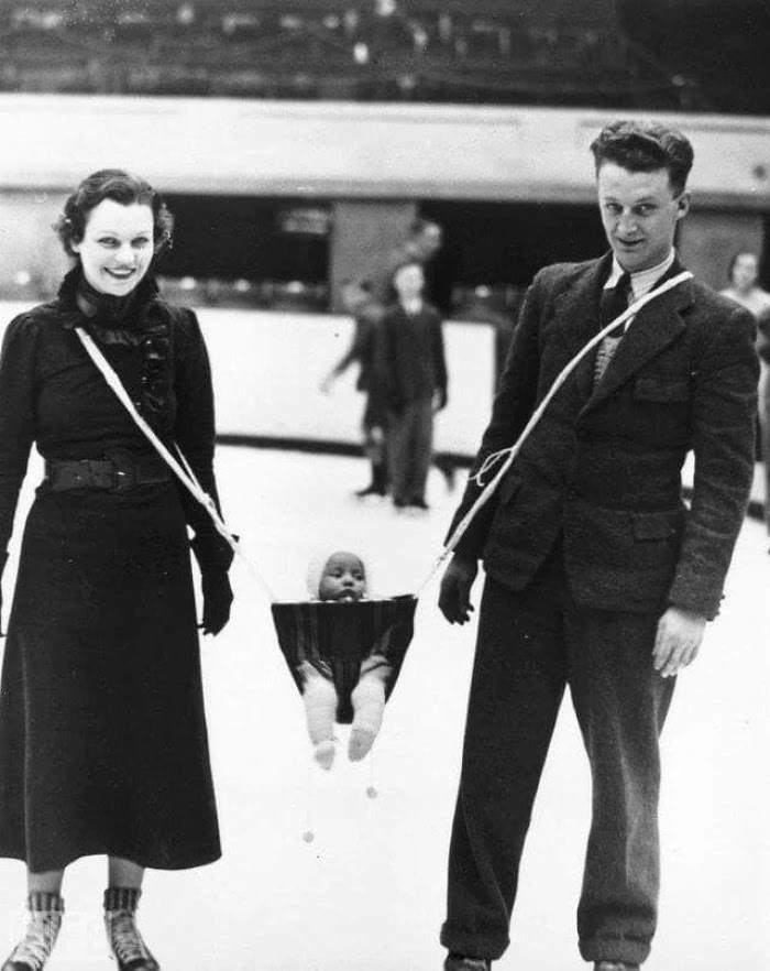 20 Vintage Pictures Of 'Awkward' Old-School Parenting
