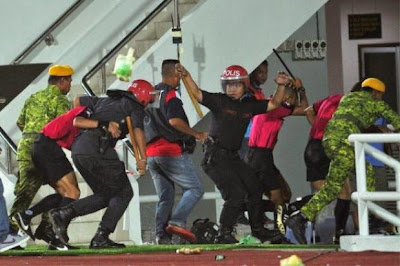 Gagal Mara Ke Final Piala FA, Penyokong Terengganu Merusuh 