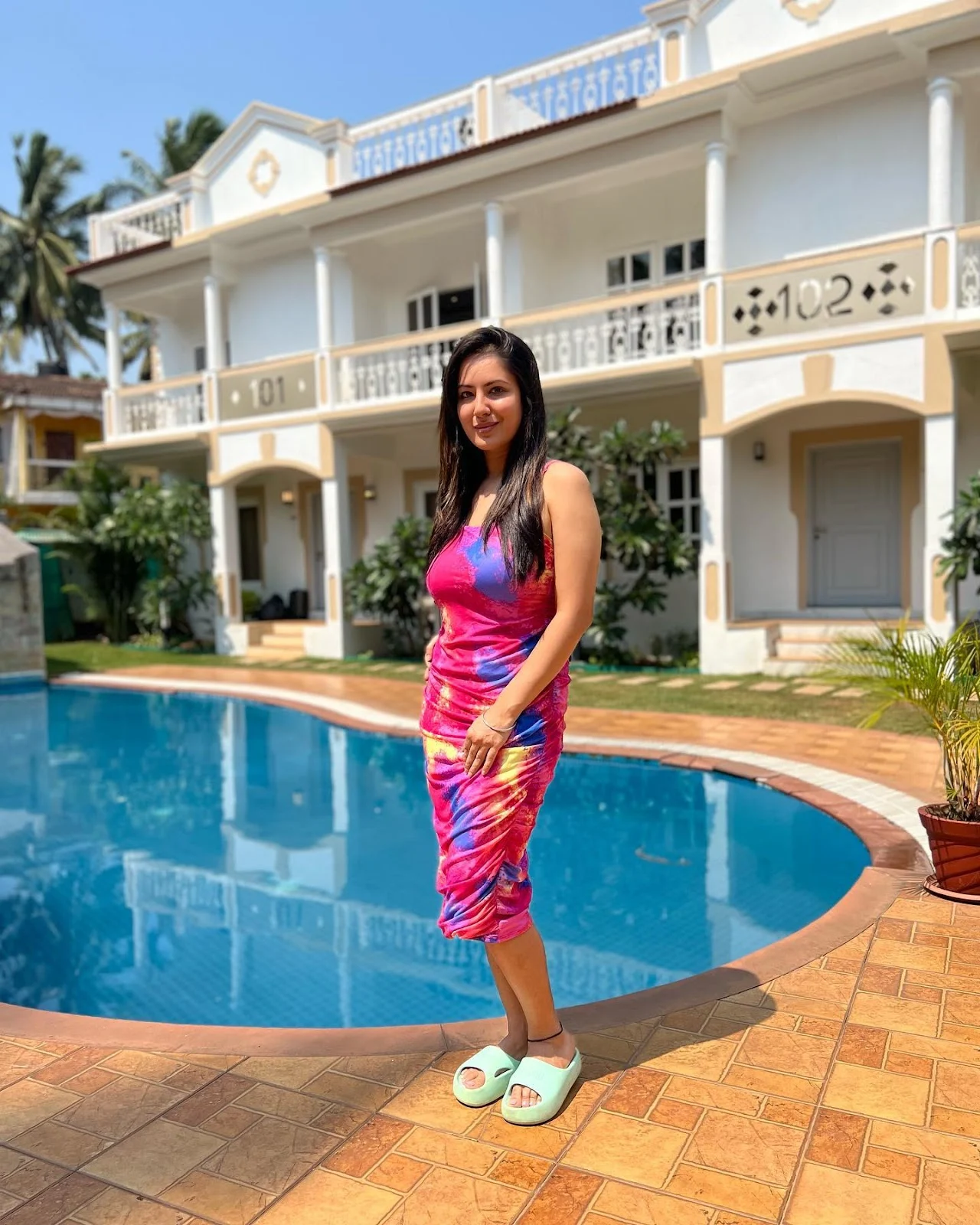 Puja Banerjee curvy dress indian tv actress