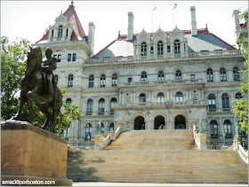 Escultura de Philip Sheridan frente al New York State Capitol, Albany