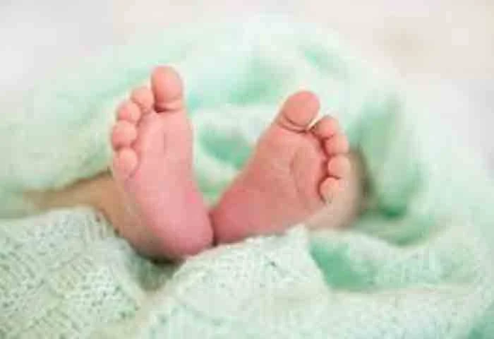 Thrissur woman who sought treatment for abdominal pain delivered baby in hospital toilet, Thrissur, News, Hospital, Treatment, Toilet, Doctor, Urine test, Healthy Baby, Kerala