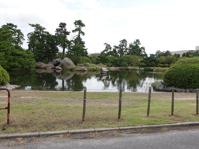 湊山公園の池